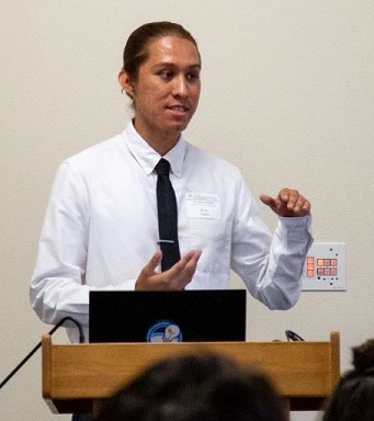 Eroz presenting