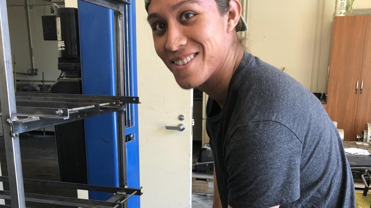 Eroz Fabian in lab