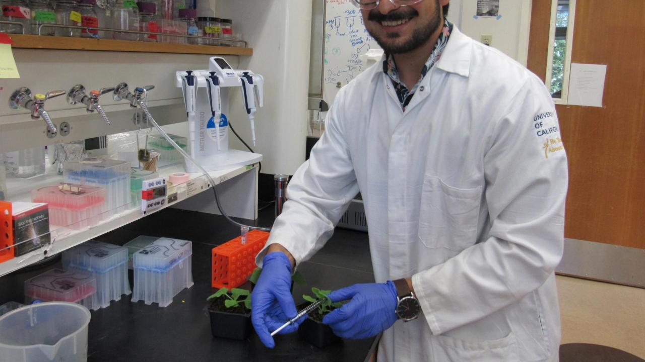 Izaiah Ornelas in lab