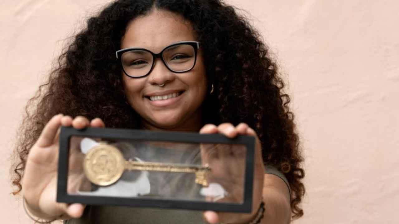 Natasha Bibbs holding a key